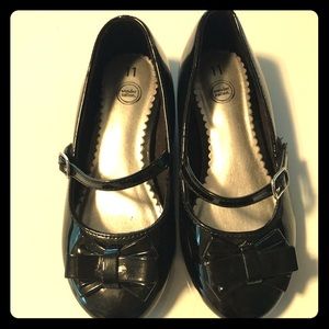 Wonder Nation girls dress shoe , black